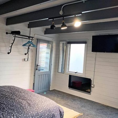 Cosy, Self-Contained Garden Room In City Centre! Hereford Luaran gambar