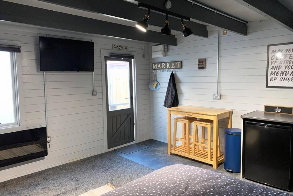 Cosy, Self-Contained Garden Room In City Centre! Hereford Luaran gambar